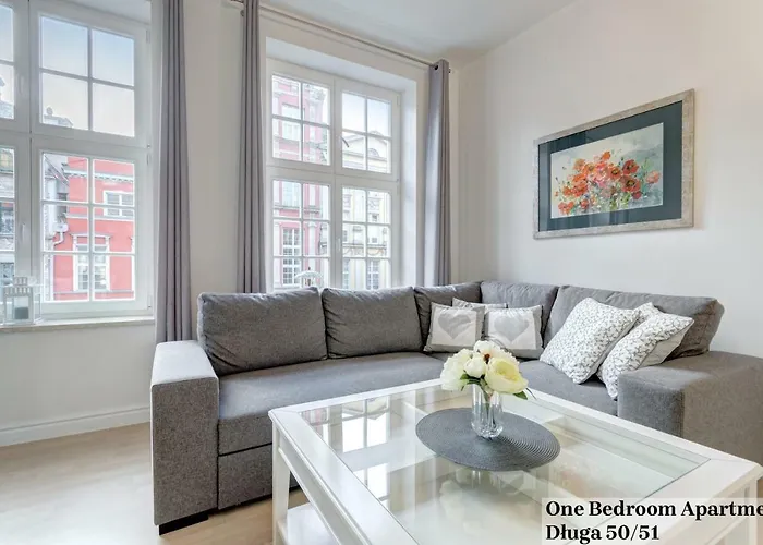 Dluga And Dlugi Targ Daire